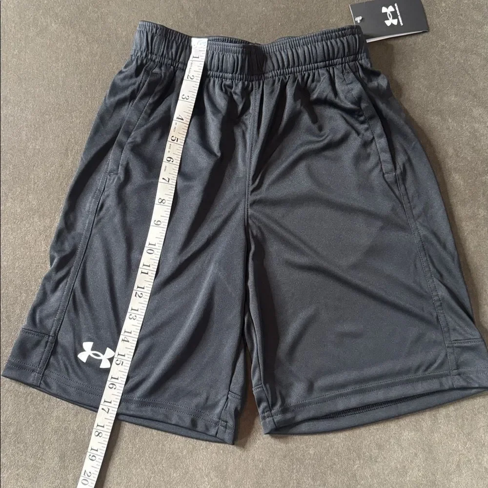 Under Armour Boys Sport Shorts Loose Fit Pockets Drawstring Waist Size M NWT